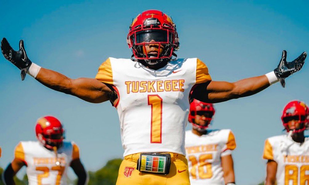 JosephCarroll_3's tweet photo. #AGTG After a great conversation with @CoachCarter3 I am blessed to receive my first offer from @SkegeeFootball #HCville #HBCU @DonnieBaggs_ @CoachKRHarrison @JoeCarroll_25 @SC_BulldogFB @dodie4nic @coachERiosJr @MikeRoach247 @On3Recruits @Rivals https://t.co/phRJyBqFXZ