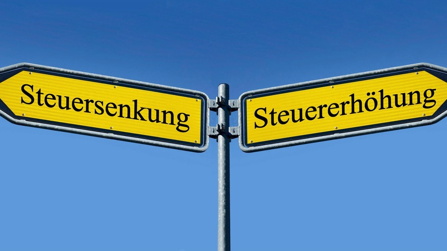 phoenix (@phoenix_de) on Twitter photo Heute in der #phoenixRunde: Erhöhen oder entlasten - welche Steuern sind gerecht?
<a href="/AnkePlaettner/">Anke Plättner</a> diskutiert mit
Wirtschaftsjournalistin Ursula Weidenfeld <a href="/dastutmannicht/">Ursula Weidenfeld</a>,
Unternehmer Thomas Hoppe <a href="/JungUnt/">DIE JUNGEN UNTERNEHMER</a>,
Ökonom <a href="/SDullien/">Sebastian Dullien</a> <a href="/IMKFlash/">IMK</a>,
Julia Jirmann <a href="/steuergerecht/">Netzwerk Steuergerechtigkeit</a>
📲19:00📺21:00 Heute in der #phoenixRunde: Erhöhen oder entlasten - welche Steuern sind gerecht?
<a href="/AnkePlaettner/">Anke Plättner</a> diskutiert mit
Wirtschaftsjournalistin Ursula Weidenfeld <a href="/dastutmannicht/">Ursula Weidenfeld</a>,
Unternehmer Thomas Hoppe <a href="/JungUnt/">DIE JUNGEN UNTERNEHMER</a>,
Ökonom <a href="/SDullien/">Sebastian Dullien</a> <a href="/IMKFlash/">IMK</a>,
Julia Jirmann <a href="/steuergerecht/">Netzwerk Steuergerechtigkeit</a>
📲19:00📺21:00