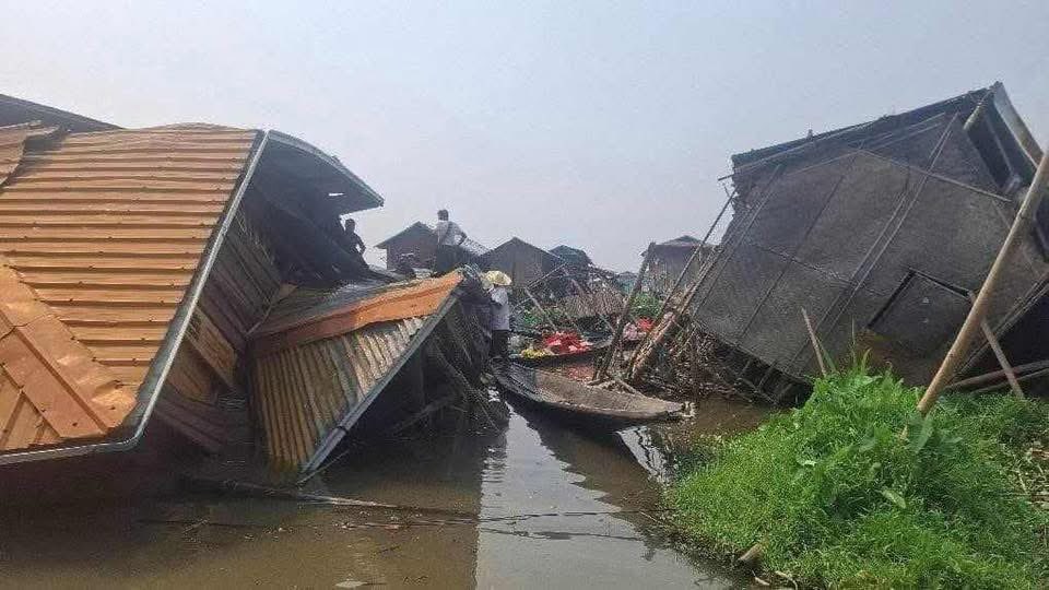LengMyanmarTeam's tweet photo. How about Myanmar country? Fires are burning everywhere,Earthquake,War is still avoided. The people are under a very evil and military rule.

JUNTA ATTACKS POST QUAKE
#DisasterInMyanmar https://t.co/Ucy7ZoLexm