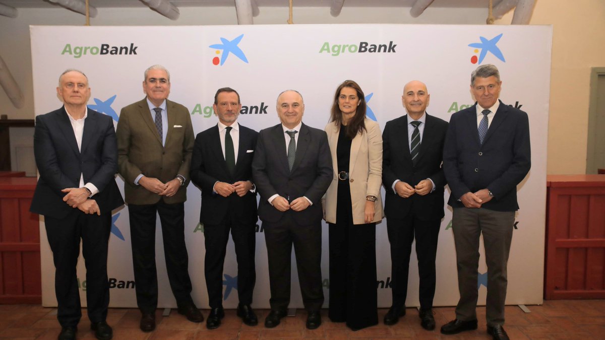 AgroBank_CABK's tweet photo. 🔹#JornadaAgroBank en Córdoba🔹

Hoy hemos analizado las oportunidades del agro español en el mercado internacional 🌍🚜 con expertos del sector.

Innovación, sostenibilidad y políticas públicas, claves para el futuro. ¡Gracias a todos por hacerlo posible! 👏 https://t.co/WYANMQy8Eh