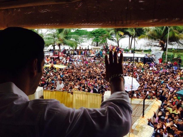SalmanDomain's tweet photo. @BeingSalmanKhan a star of your stature deserves better representation &amp; better management. You deserve to be managed by people who are professionals and not bunch of unserious losers. You deserve to be surrounded by better and professional individuals. 
SALMAN CHANGE YOUR TEAM https://t.co/lrRHBSRx1b