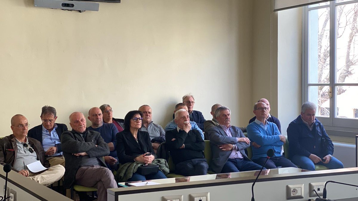 AnciLiguria's tweet photo. 📌#Areeinterne: presso la sala consiliare del Comune di Cairo Montenotte l'incontro dei Sindaci dell'area interna Val #Bormida Ligure con Open Fiber per condividere lo stato di avanzamento dei lavori della #bul, banda ultra larga, nei territori https://t.co/7cBruVQjom