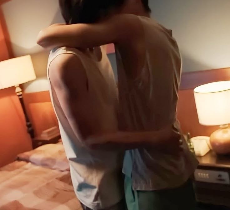 ppnarrative's tweet photo. #PondPhuwin AU
[ socmed + pvt 🔞 ]

— Kencan Total —

Phu nekat cium P*nd di dalam pub, hingga  pindah ke mobil, mereka terus meninggalkan jejak kepemilikan di kulit satu sama lain. Pasangan ini bertatapan dan sadar bahwa malam ini masih sangat panjang untuk dinikmati. https://t.co/FaReCaPNUE