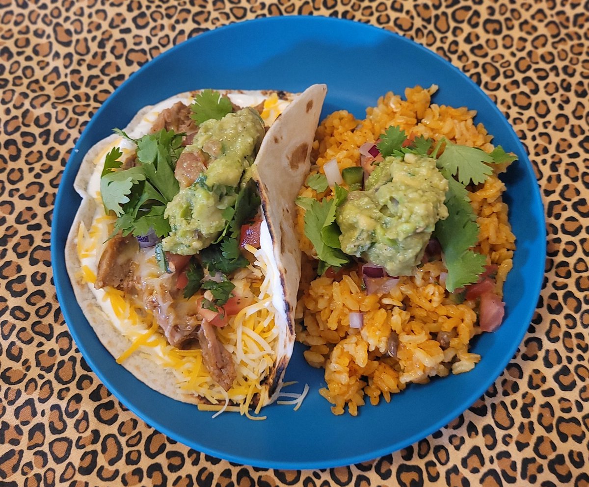 CeeJayLove88's tweet photo. Tacos are literally always in rotation in my home...😏 
Tacos (+ the like) are really so comforting. 😋 Think #MouthHug 🤗
Yes, I make them joints with ground beef, too...🌮
#CompleteTransparency: 
I got some shrimp fajitas marinating RIGHT NOW.🤣
#iaintsorry 
#carreconfession https://t.co/pLW36Vd2v1