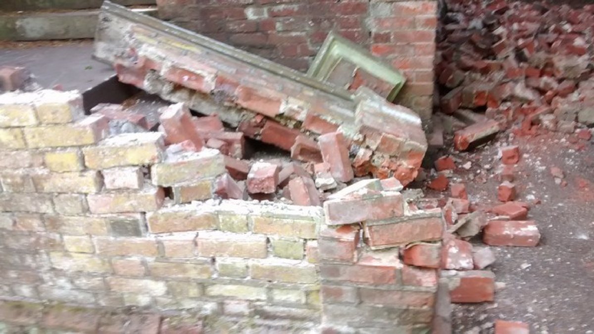 FoNonsuch's tweet photo. The Walls, Lions, Urn and Steps at the rear of the formal gardens in Nonsuch Park have been repaired in partnership with Epsom &amp; Ewell Borough Council. These were severely damaged by vandals in 2016 and using funds provided by Friends of Nonsuch, they are finally back in use. https://t.co/R5MOqIJfuG