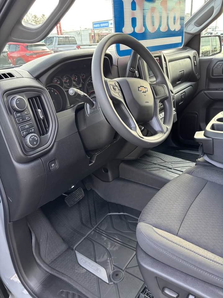 FoxChevrolet's tweet photo. "Another happy couple at Fox Chevrolet Cadillac on this 2025 Chevrolet 1500 Silverado Custom with 2.7 L Turbo Max engine and 10-speed automatic transmission. 

Thank you Haley and Chad for your valued business. Enjoy your new ride!"

📸: Sales and Leasing Consultant Kent Fox https://t.co/3CFwAyu2nU