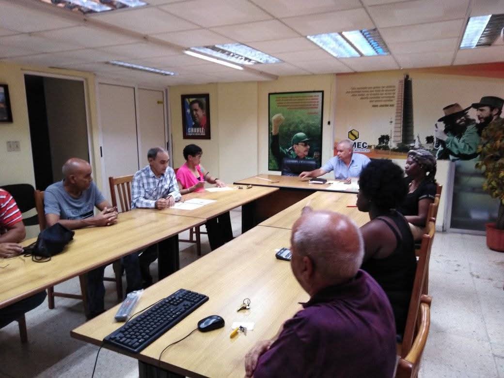 Smith_inf's tweet photo. Capacitación en #SOMEC sobre la Ley del Sistema de atención de quejas y peticiones
#RevolucionEsConstruir
#ConstruyendoElFuturo
#Cuba
#CubaVencerá https://t.co/36RcNWjVOY