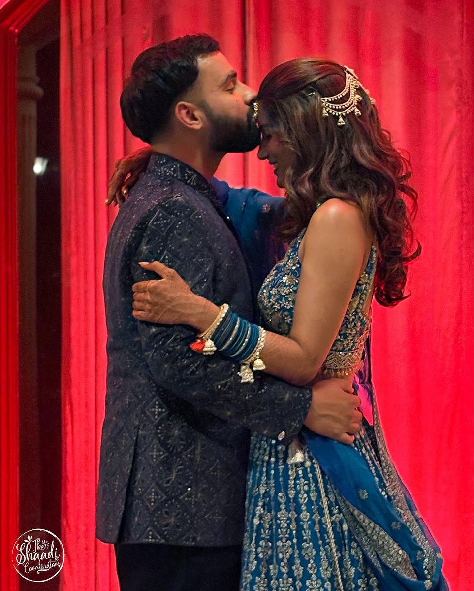 theshaadicoord's tweet image. Smiles, shimmer, and sangeet magic - Karanveer &amp;amp; Deepali’s grand symphony of love! 

#TheShaadiCoordinators #SangeetMagic #DancingIntoForever #WeddingVibes #MusicalLove #ShiningSmiles 

[ Sangeet Celebration, Wedding Festivities, Dance and Music, Love in the Air ]