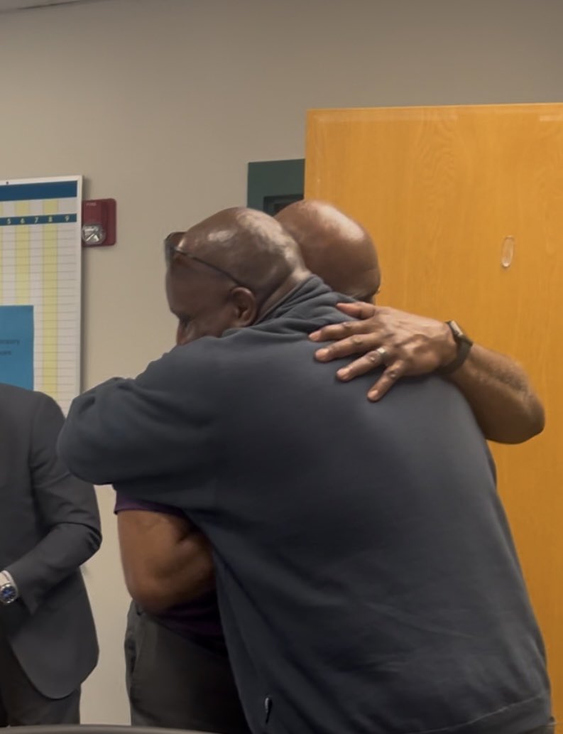 KFMSjaguars757's tweet image. Congratulations Dr. Foster, SPS Principal of the Year for Secondary Schools!!!!!
We love you and are so proud of you !!! #GrowingTogether #SPSCreatesAchievers @SufVAschools