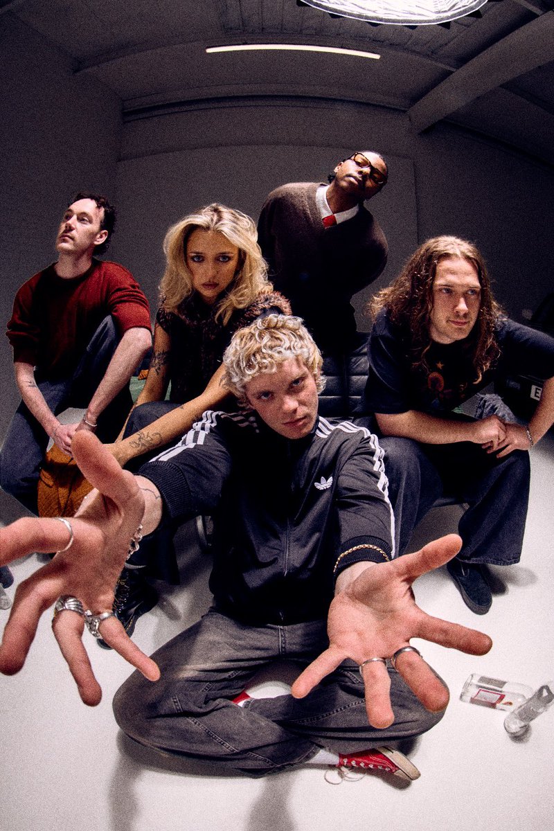 we wanna break the fourth wall, so we decided to make a group chat on whatsapp

join here: chat.whatsapp.com/Gc4wf91n9j50pN…

if we get 50 in asap we’ll leak the next single