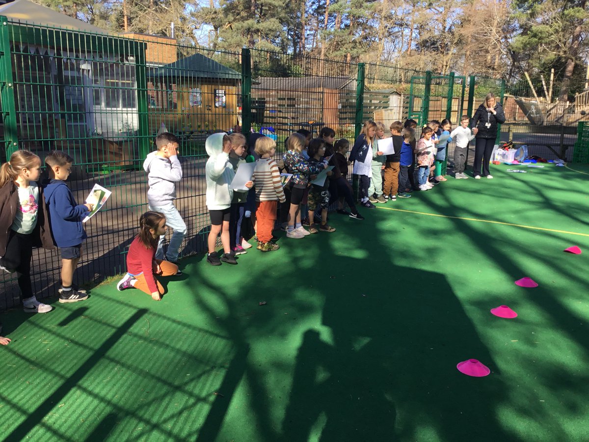 CrawleyRidge1's tweet image. Year 1 have been busy bees this week! 🐝📚 We explored capacity in maths 💧, learnt about British inventors 🧠, rewrote The True Story of the 3 Little Pigs 🐺📖, and celebrated Geography Day with a map hunt! 🗺️🏴‍☠️ Happy Easter! 🐣🌷 #Year1Fun #EasterLearning