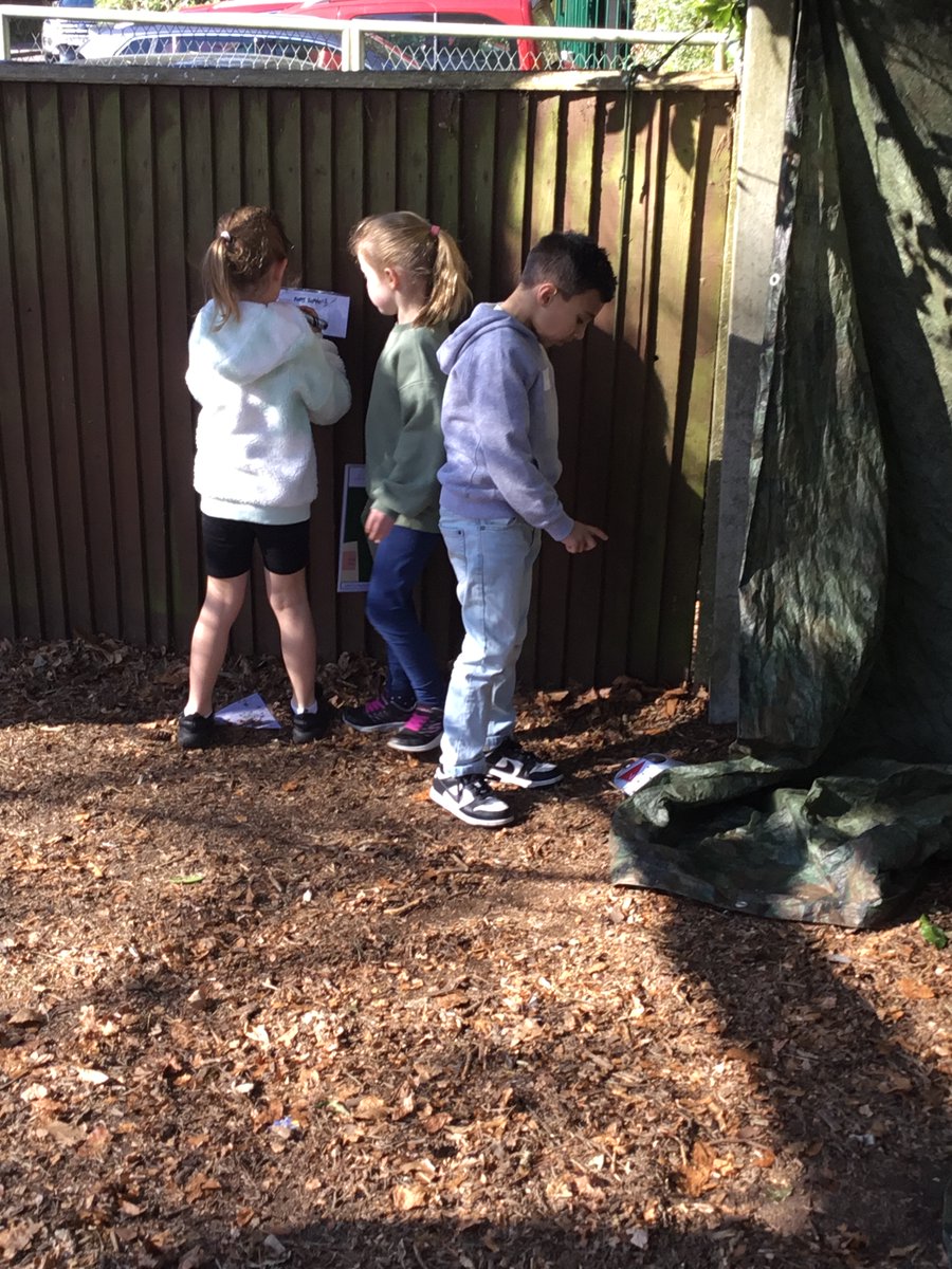 CrawleyRidge1's tweet image. Year 1 have been busy bees this week! 🐝📚 We explored capacity in maths 💧, learnt about British inventors 🧠, rewrote The True Story of the 3 Little Pigs 🐺📖, and celebrated Geography Day with a map hunt! 🗺️🏴‍☠️ Happy Easter! 🐣🌷 #Year1Fun #EasterLearning