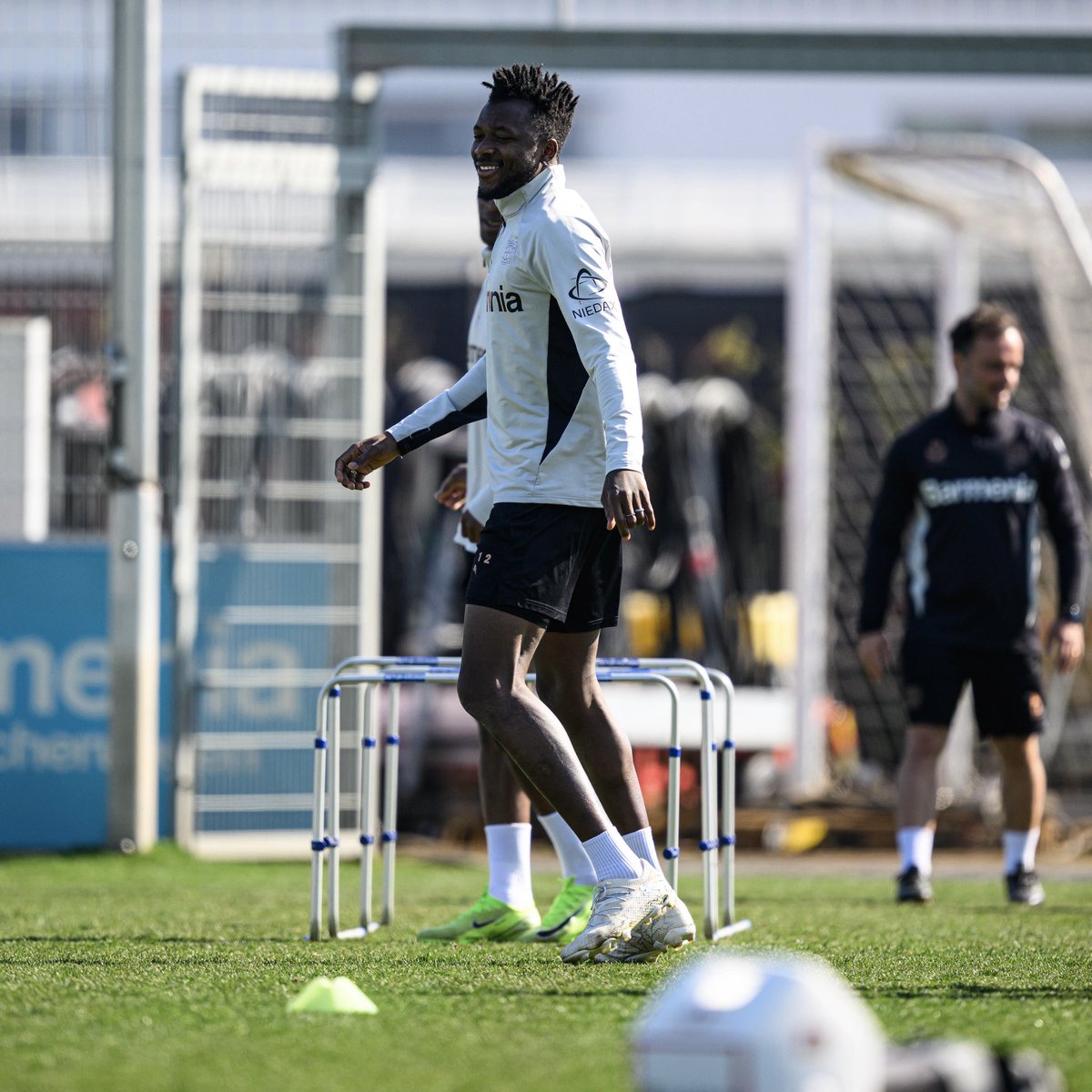 12Tapsoba's tweet image. Back with the team. Back at work! 🙏🏿 @bayer04fussball