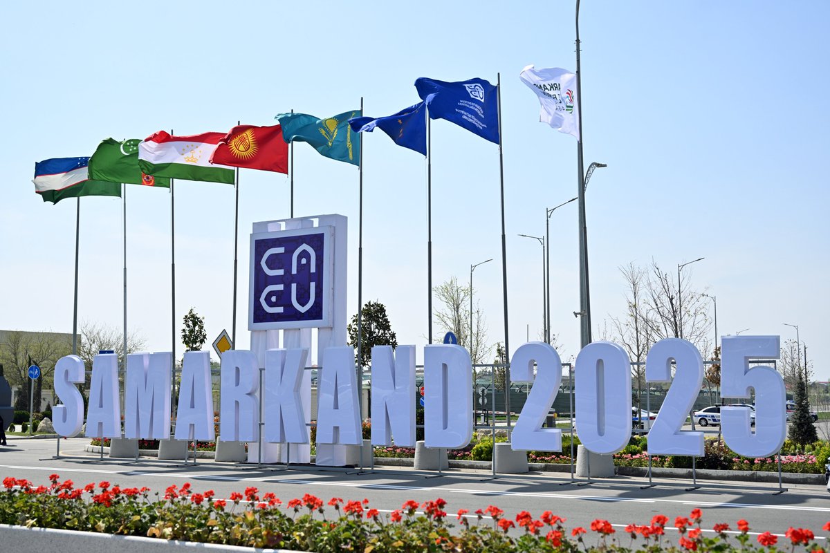 mudofaarasmiy's tweet image. #Samarqand2025 #Sammit #MarkaziyOsiyo #YevropaIttifoqi

Markaziy Osiyo davlatlari hamda Yevropa Ittifoqi yetakchilari “Markaziy Osiyo – Yevropa Ittifoqi” birinchi sammitida ishtirok etish uchun Samarqandga yetib keldi.