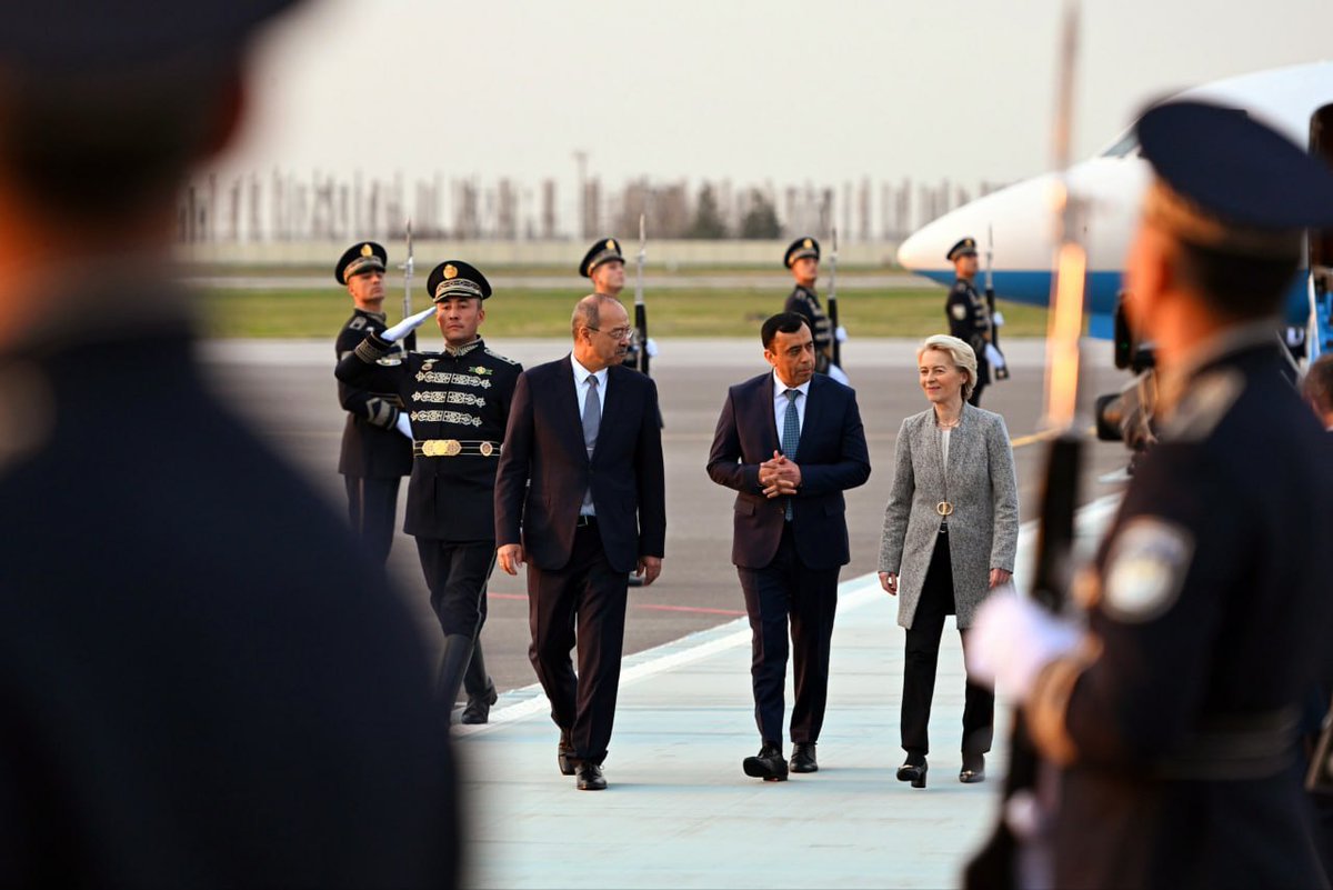 mudofaarasmiy's tweet image. #Samarqand2025 #Sammit #MarkaziyOsiyo #YevropaIttifoqi

Markaziy Osiyo davlatlari hamda Yevropa Ittifoqi yetakchilari “Markaziy Osiyo – Yevropa Ittifoqi” birinchi sammitida ishtirok etish uchun Samarqandga yetib keldi.