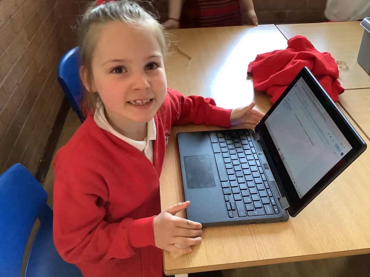 Class2Aspull's tweet image. Logging on to Chromebook’s using our new passwords! We discussed password safety and logging off properly. #acpscomputing 💻