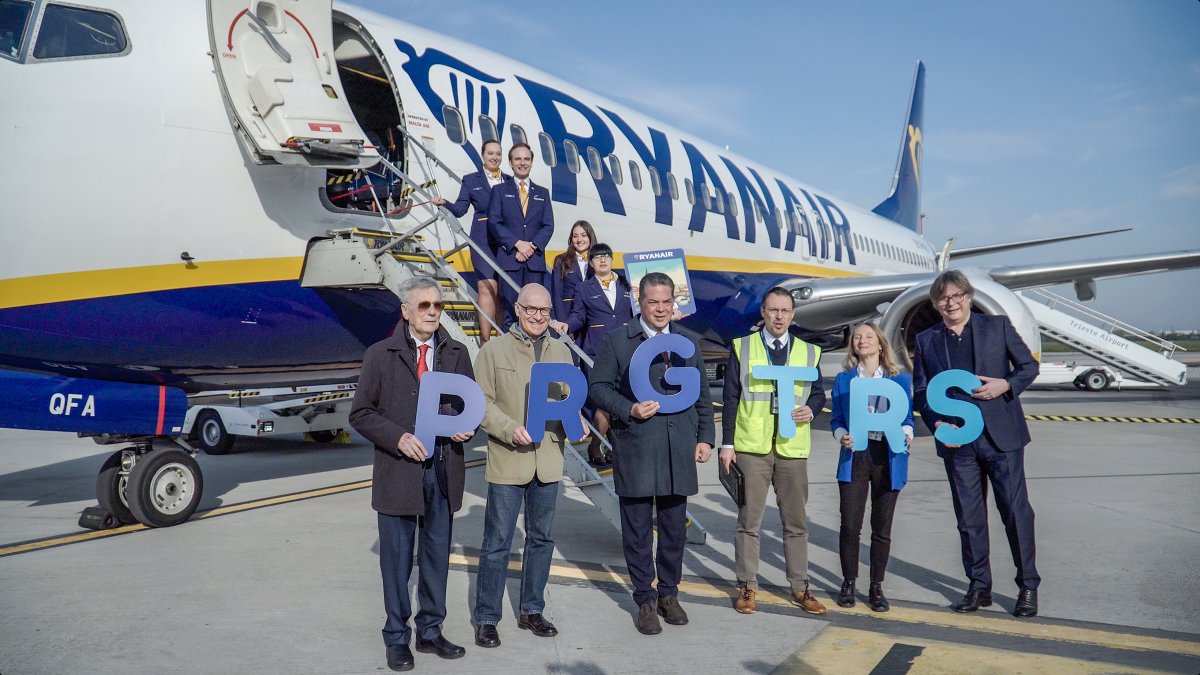 Oggi abbiamo inaugurato il nuovo collegamento <a href="/Ryanair/">Ryanair</a>  
✈️Trieste - Praga 
Il volo decolla da <a href="/AEROPORTOTRS/">TRIESTE AIRPORT FRIULI VENEZIA GIULIA</a>  ogni giovedì e domenica
 ryanair.com
