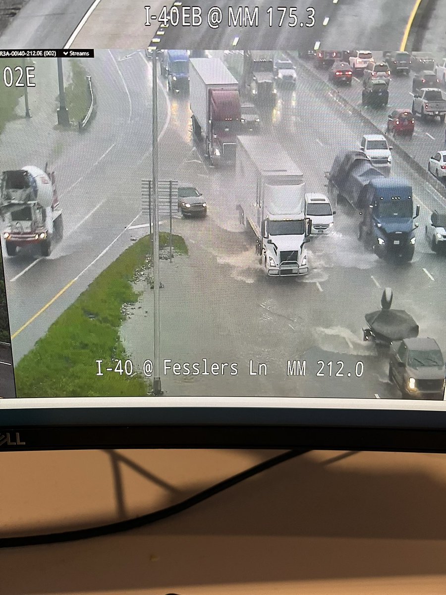 DAVIDSON CO: I-40 EB mm 212 (Fesslers Lane), 2 right lanes and exit lane closed due to flooding.