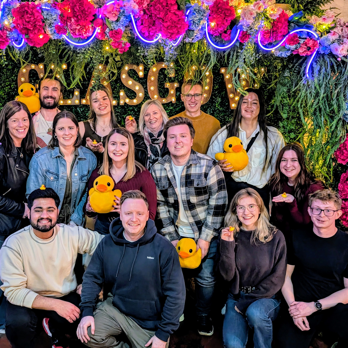 OracleBio's tweet image. Another successful quarter. Another successful team social 🥳

Here&apos;s some of our team having a blast at Fayre Play - classic fairground games, street food, cocktails, and some (𝘗𝘖𝘛𝘌𝘕𝘛𝘐𝘈𝘓𝘓𝘠 overly-competitive) bonding time 👀

For us, our regular #TeamSocials are a lot…