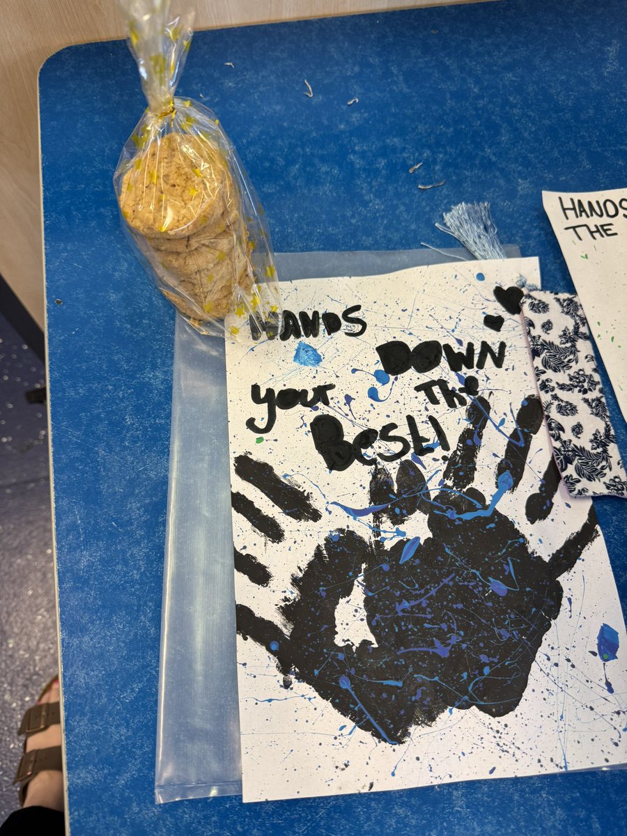 A nice end of term for our craft club Wider Achievement - Thank a Teacher with handmade bookmarks and cookies ❤️🍪📚🥰
