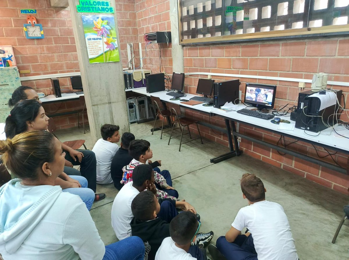 Desde la Escuela Abraham Reyes, nuestra primera escuela fundada, te invitamos a unirte al lanzamiento de la #GranRifaFeyAlegría para celebrar 70 años educando corazones con 70 premios especiales para la familia venezolana . ¡No te lo pierdas! ▶️  youtube.com/live/Xa6nU5nXQ…