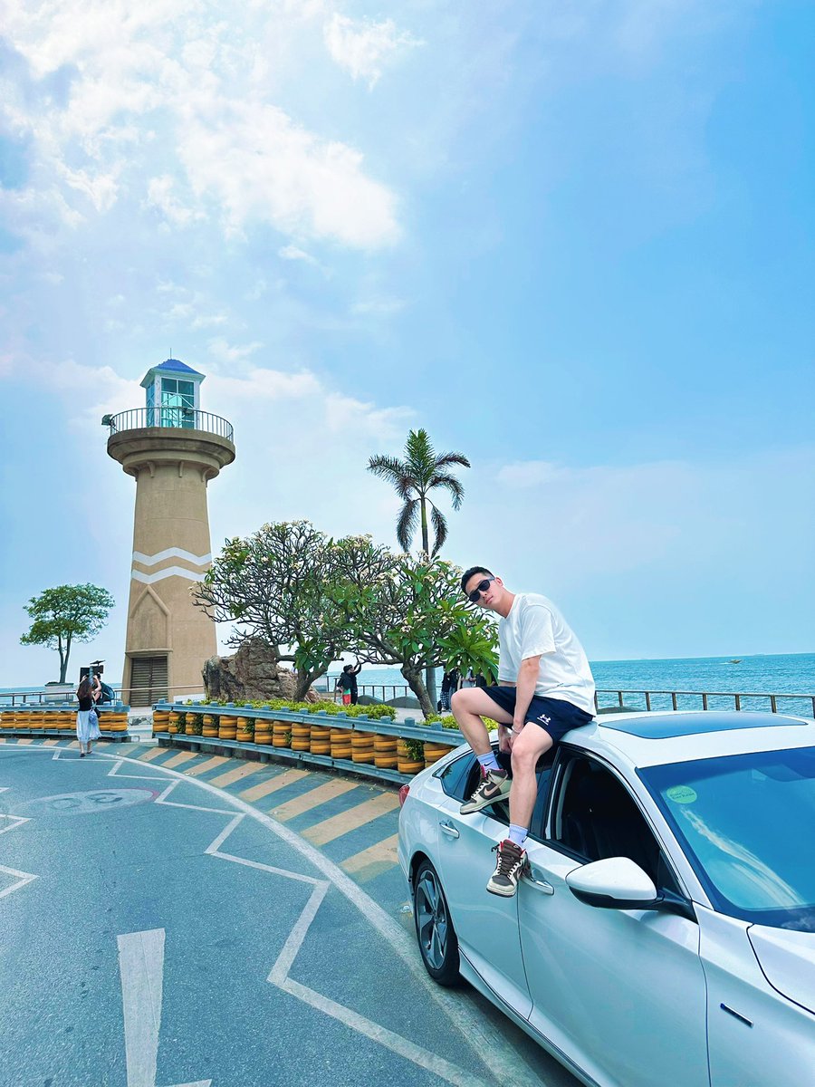 The sea, the blue sky and me.