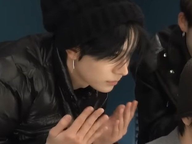 beabaverie's tweet photo. ㅤㅤㅤㅤㅤㅤSegunda Avenida, Rua 25
ㅤㅤㅤㅤㅤㅤㅤㅤㅤ ㅤ#Heejake

O décimo primeiro apartamento do trecho sem graça da rua 25 era o lugar oficial que Jake e Heeseung dividiriam as primeiras de muitas experiências e, além disso, onde queimariam o parapeito com bitucas de cigarro. https://t.co/eEvMWuPxOc