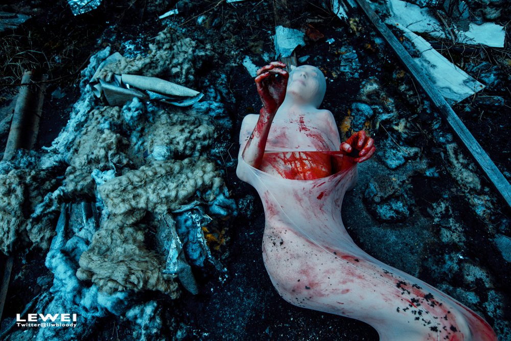 DarkBloody ( 11 )
#广州约拍 #废墟约拍
黑暗血腥哥特死亡主题创作欢迎私我约拍～
投稿：
@Fengsiyuan https://t.co/1mN9mVpTql