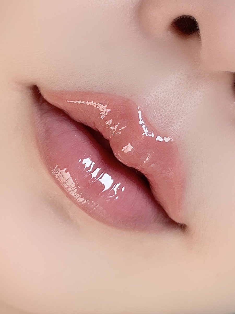 tinyreview2's tweet photo. ทริคทาลิปสีอ่อนๆที่ดีที่สุดคือใช้ Lip Liner เขียนขอบปาก ใช้แล้วสวยสะบัดดดดด นี่ใช้ของ Heart Percent ทำดีมากๆๆ สีถูกต้อง ชอบที่เค้าทำหัวใหญ่ๆเขียนให้ขอบเบลอๆง่ายมาก ปากมันจะเนียนกลืน ละมุนๆ คนธรรมดาๆอย่างเรา ก็ทาลิปสวยแบบนางแบบถ่ายโฆษณาได้เลย https://t.co/pgpBOVBiTJ