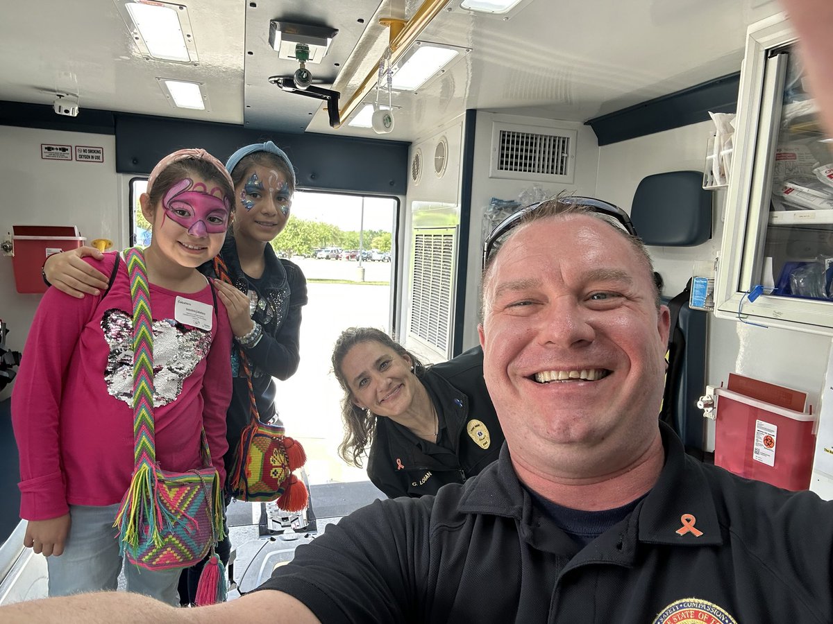 mpv603's tweet image. FTO Logan & Paramedic Wasicek attended the Hope for Three Family Fun Fest this weekend at River Pointe Church. Looks like a great time was had by all. 🚑📷: R. Wasicek