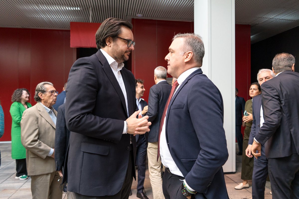 🔵 Las perspectivas de crecimiento y los retos internos y externos han sido los temas donde el presidente del <a href="/ppdecanarias/">Partido Popular de Canarias 🇮🇨</a> y vicepresidente del Gobierno de Canarias, <a href="/MDominguez_Glez/">Manuel Domínguez</a>, expuso las políticas que se están llevando a cabo por el Ejecutivo canario. 

👉🏻 Frente al