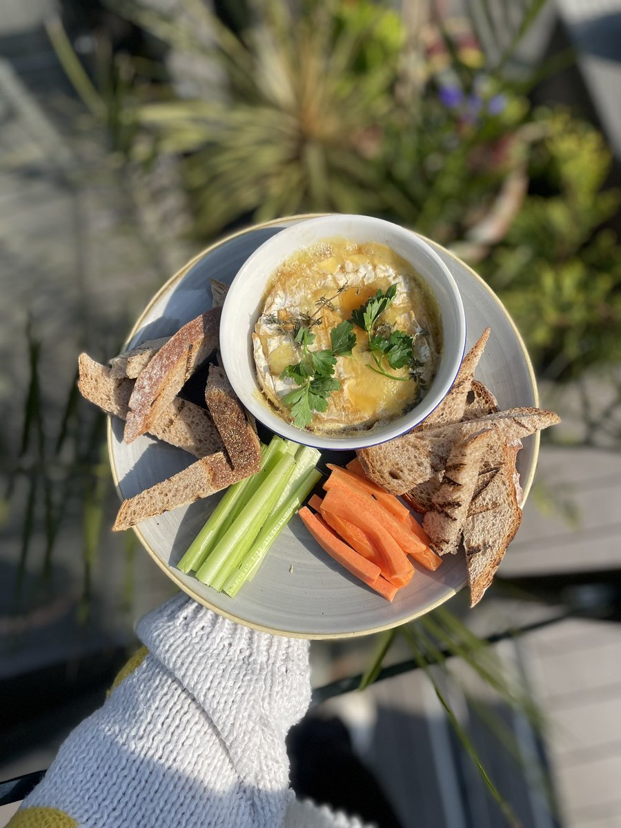Who’s ready to dive into this creamy goodness ? 🧀

Our new Camembert recipe is a sweet &amp; savory dream 😍 with maple syrup drizzle and a garlic and thyme garnish 🧄🌿 

#springmenu #sharer <a href="/YoungsPubs/">Young's Pubs</a> <a href="/caitlinspubs_/">caitlinspubs_</a>
