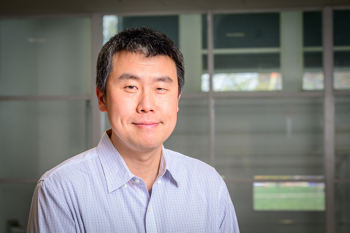U of I News Bureau (@newsatillinois) on Twitter photo #ILLINOIS researchers developed drug-delivering DNA aptamers that target elusive leukemia stem cells and knock them out with a one-two punch.▶️ bit.ly/3YbEvQI #ILLINOIS researchers developed drug-delivering DNA aptamers that target elusive leukemia stem cells and knock them out with a one-two punch.▶️ bit.ly/3YbEvQI