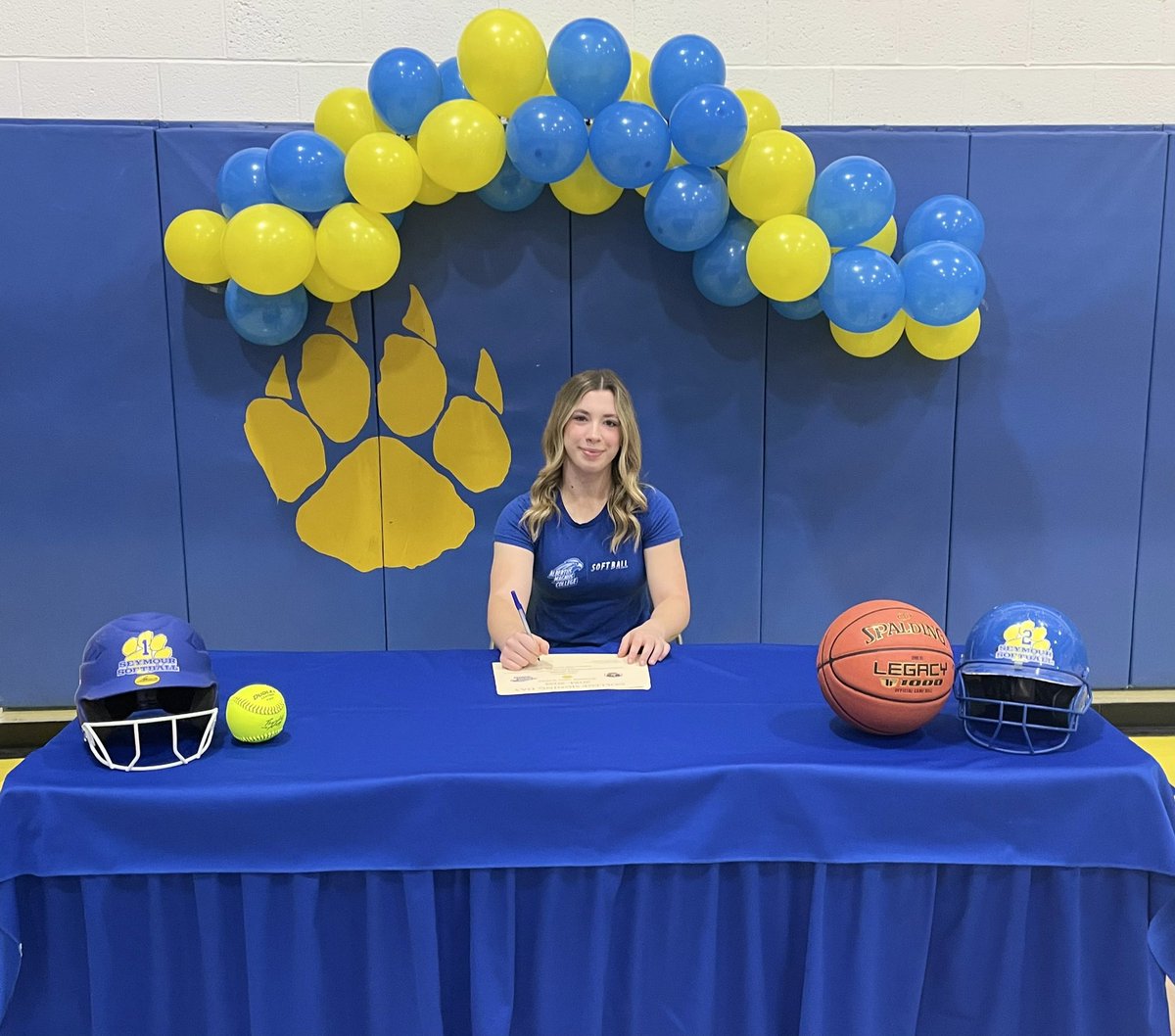 Kylie Testone - COMMITTED (@kylietestone25) on Twitter photo Made it official today! Thank you to all of my family, friends and coaches who have helped get me here. Couldn’t have done it without you.
A special thank you to Coach Lou for the opportunity to play with him! Here’s to the next 4!
<a href="/CoachLouAMC_SB/">Lou Bunosso</a> <a href="/amc_sb/">Albertus Magnus College Softball</a> <a href="/SeymourBall/">Seymour Softball</a> Made it official today! Thank you to all of my family, friends and coaches who have helped get me here. Couldn’t have done it without you.
A special thank you to Coach Lou for the opportunity to play with him! Here’s to the next 4!
<a href="/CoachLouAMC_SB/">Lou Bunosso</a> <a href="/amc_sb/">Albertus Magnus College Softball</a> <a href="/SeymourBall/">Seymour Softball</a>