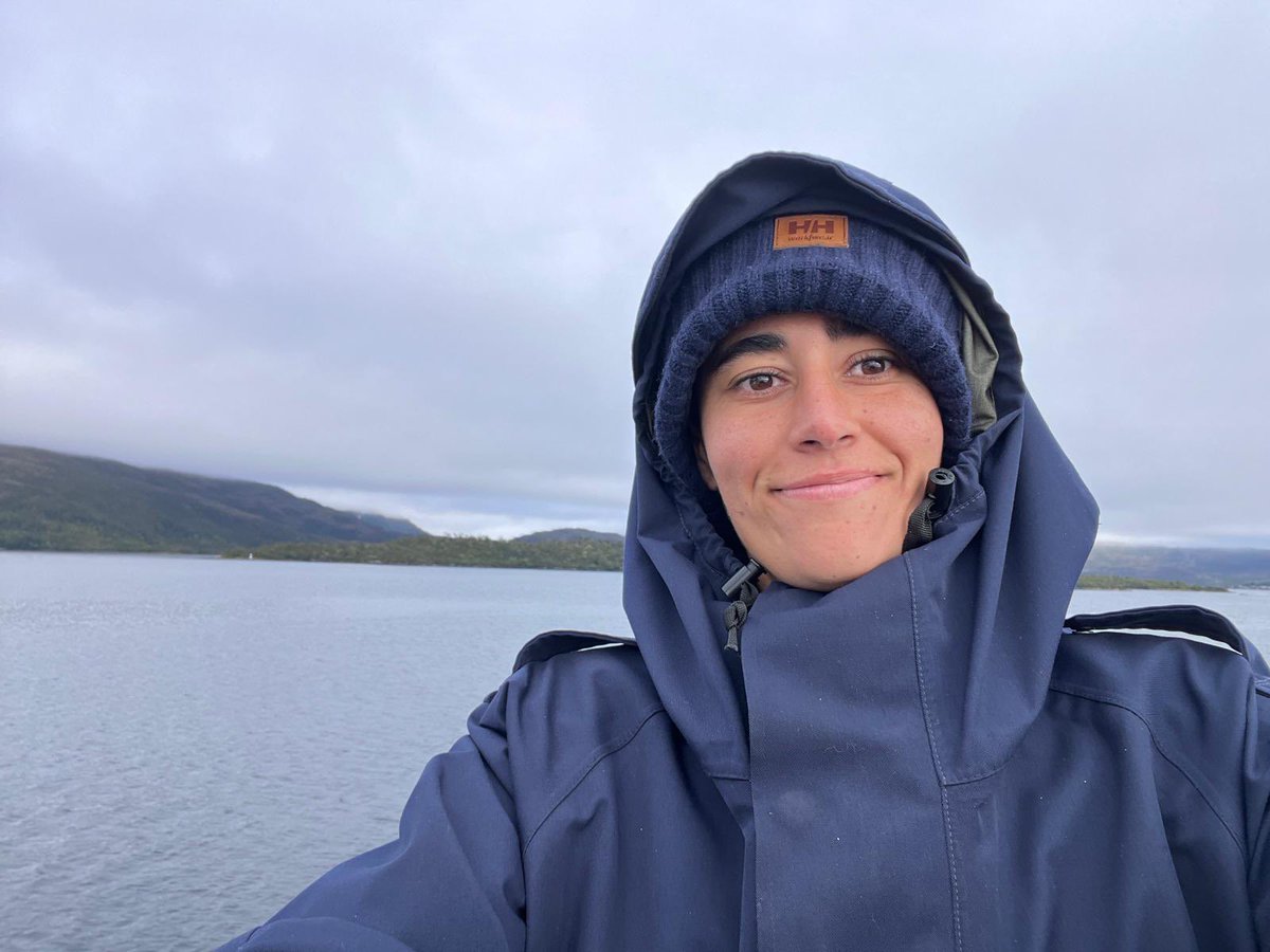 LFdCesmas's tweet image. Al igual que en su día hiciera @alejandrosanz en el #Ártico, nuestra FaM @fatimatrinida10, se desplazó hasta el Glacial #PíoXII 🇨🇱 para ser testigo directo del deshielo que padecen nuestros glaciales, haciéndonos conscientes de que este es nuestro único planeta-hogar💔