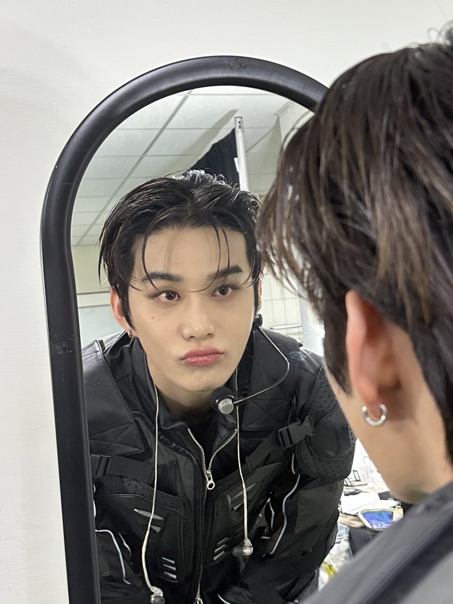 Jungwoo 🐶💌

“I will try my best!”
*Sent 4 pics*
“I don’t remember whether I had sent you these before”