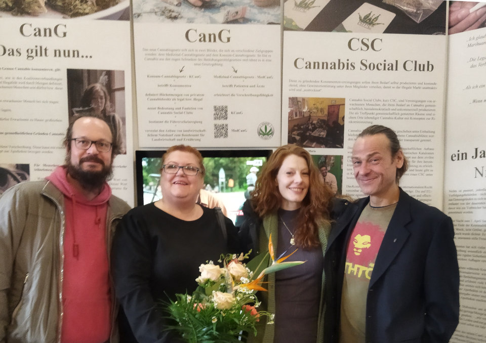 Am Sonntag eröffnete das Hanf Museum Berlin die Sonderausstellung zu einem Jahr des neuen Cannabisgesetzes.
👉👉Die Sonderausstellung ist bis zum 31. Mai 2025 begehbar!