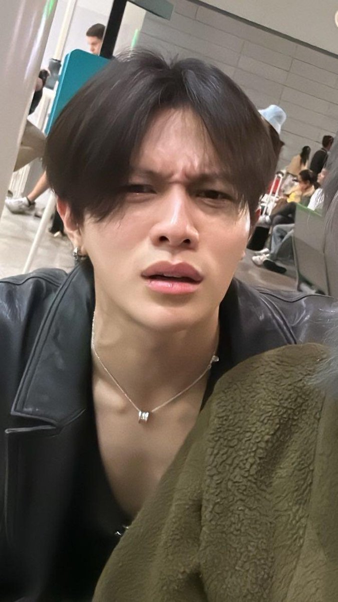 YinMonOo_02's tweet photo. @NonaDue86690 ဟမ်‌ နေပါအုံး 
မအိပ်သေးနဲ့အုံးလေ🤨

JUNTA ATTACKS POST QUAKE
#DisasterInMyanmar https://t.co/kd8Pjh9SVq