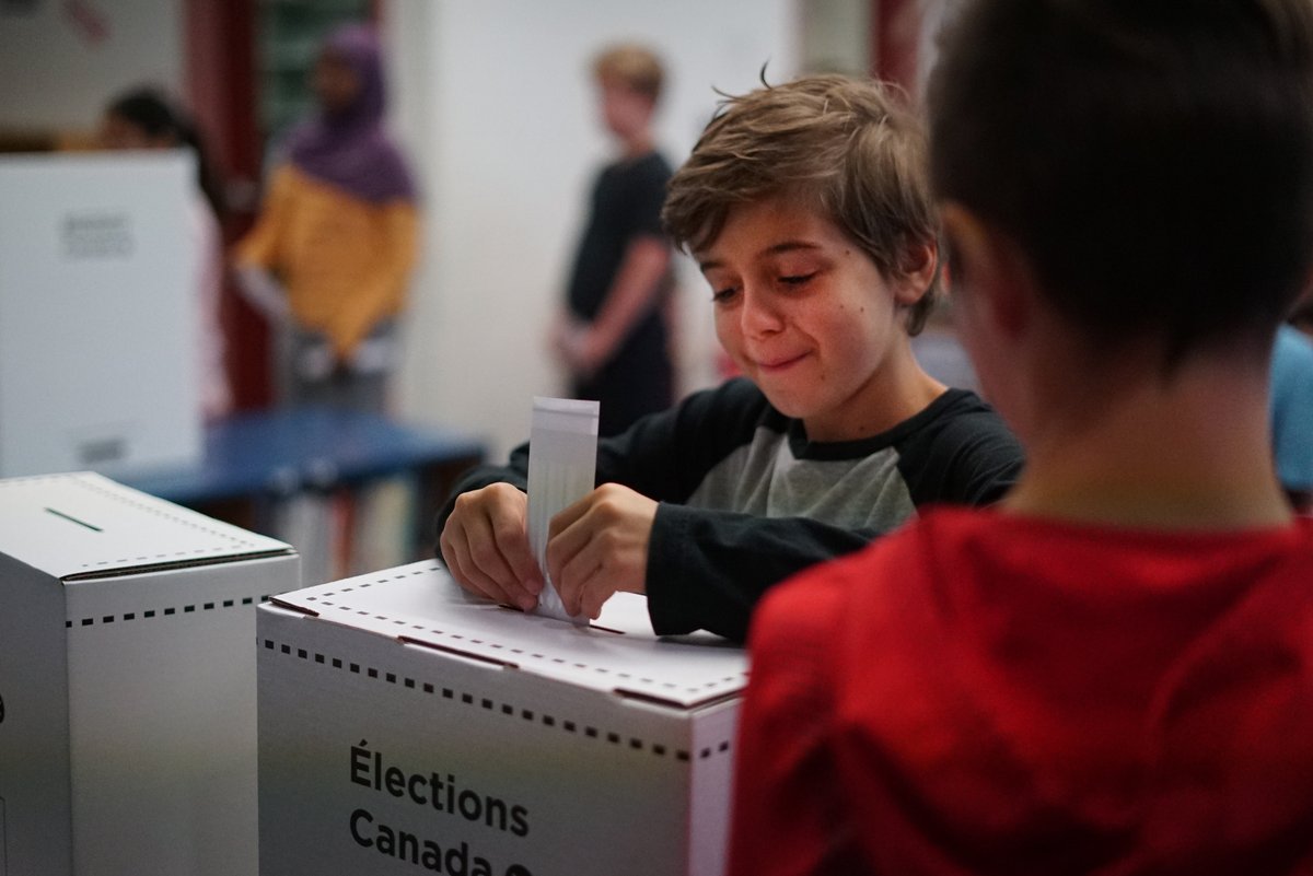 🚨 Ne ratez pas votre chance! 🚨 

Inscrivez-vous  dès maintenant à #VoteÉtudiantCanada pour recevoir votre trousse par la poste.  

Transmettez cette publication à vos collègues pour passer le mot ➡️ voteetudiant.ca/canada