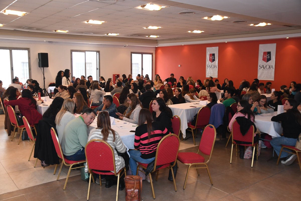 TadeoGZ's tweet photo. 🧮 Comenzó en #Mendoza el primer campamento de #Matemática con más de 280 docentes de 100 escuelas. Un encuentro de 3 días con distintas actividades de capacitación y formación.

🌐 Nuestro objetivo es crear una red de profesionales de la educación que impulse mejores resultados en las evaluaciones y logre avances significativos en el aprendizaje de los estudiantes.

🤝🏻 La matemática es clave para el futuro de nuestros jóvenes.