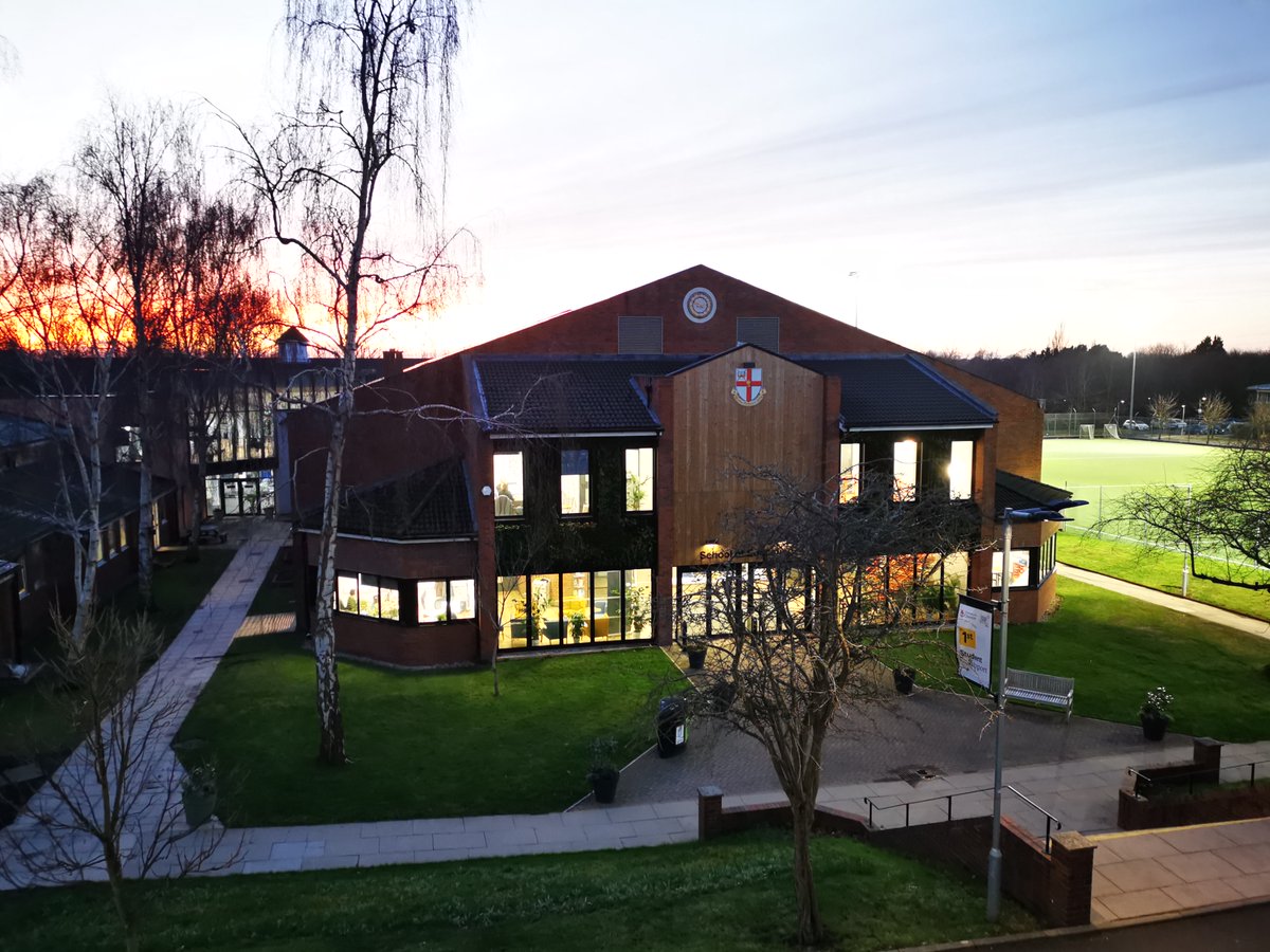 Following last year's makeover, and now that Spring is finally upon us, the School of Education building is looking wonderful in the sunshine!🌞🐣🌷