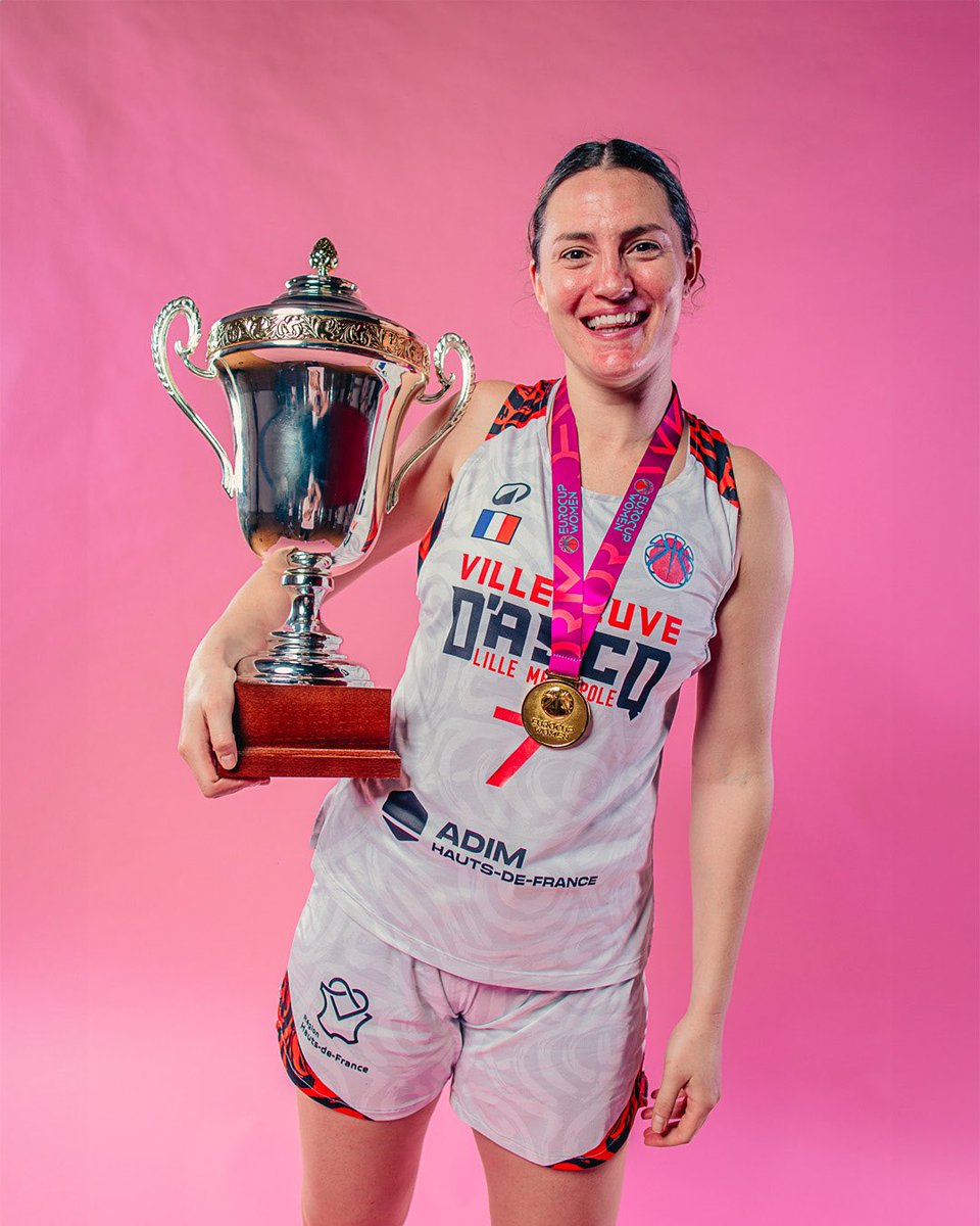 Only a few are happier than her right now 🏆😜

#EuroCupWomen
