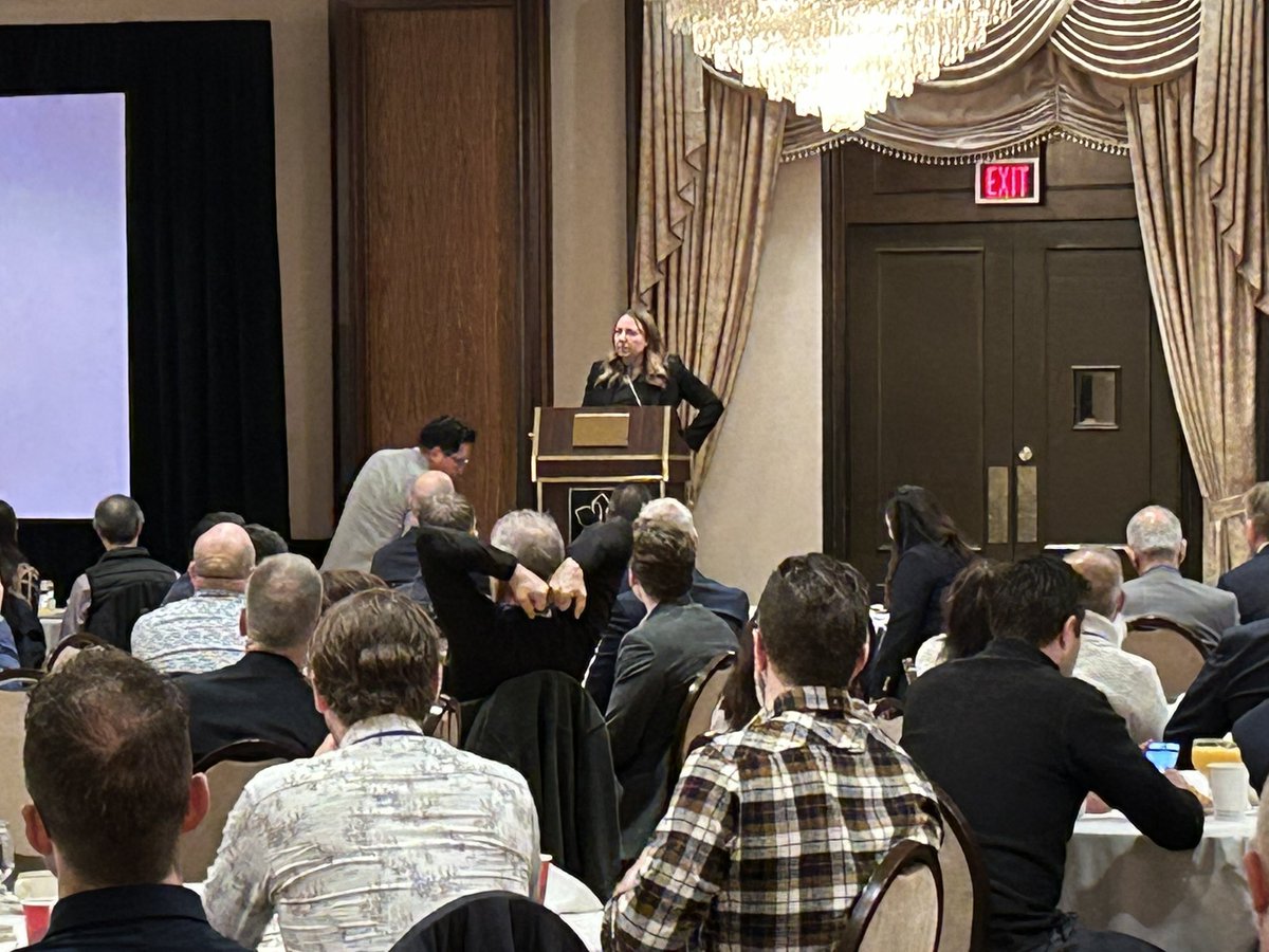 Bulavinaka's tweet image. Listening to Canadian-born economist and recognized as one of Canada’s Most Powerful Women Top 100 is refreshing sharing her thoughts on the economic climate and the impact of the Tariffs between the USA, the world and Canada. @RBC @ChateauLacombe #rbc #economy