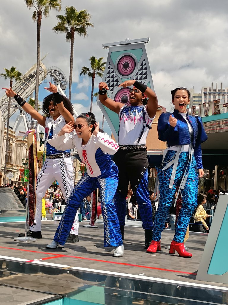 Biweekly_USJ's tweet photo. なが〜い除外Week😭明け１発目😅3週間ぶりのインパぁ🥹やっぱ終日POR😉だいぶ馴染んできたぁ〜😄Rockもえぇなぁ🤔みたいな感じになってます🙄以前のような気合い😤の最前列とかもなく😄久方振りの聴くメインでってとこでしょうかぁ😔 https://t.co/MZnBj561Im