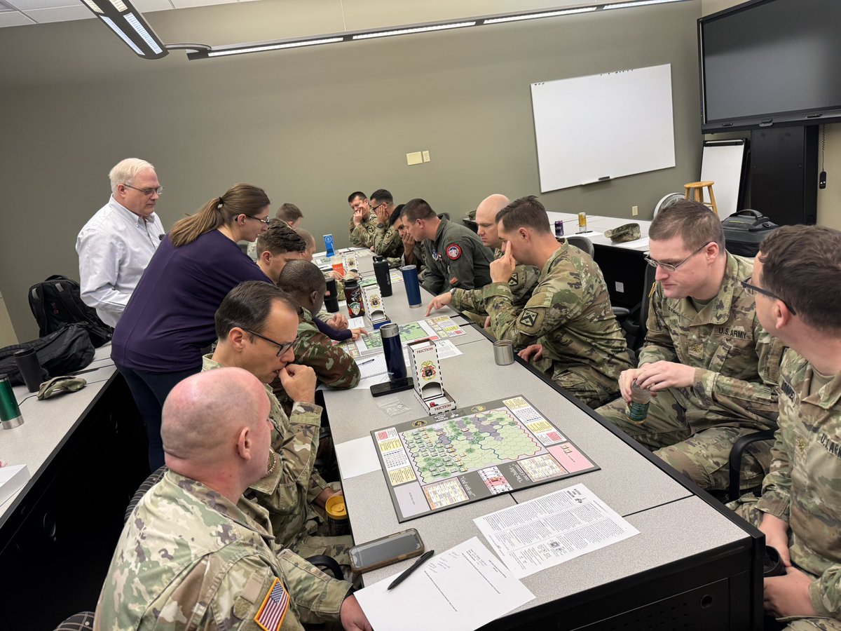 Battle for Moscow!! Frank Chadwick’s excellent introduction to #wargaming   <a href="/USACGSC/">U.S. Army CGSC</a> <a href="/ArmyUniversity/">The Army University</a> with <a href="/HistorianAbel/">Dr. Jonathan Abel</a> for History through #Wargames elective