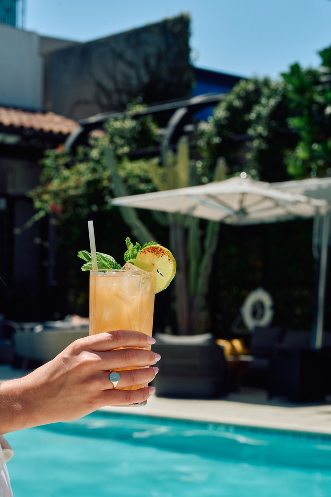 Lounge, sip, repeat. The only agenda here? 🍹