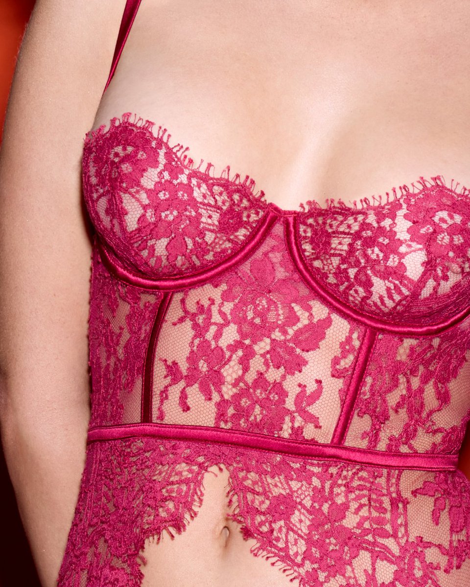 CocoDeMerUK's tweet photo. Discover the striking details of Zaria when you visit us at our boutique on Motcomb Street. https://t.co/KJKIhza6DI
#CocodeMer #LuxuryLifestyle #Cerise #Basquestyle https://t.co/sfmCvIfZvx