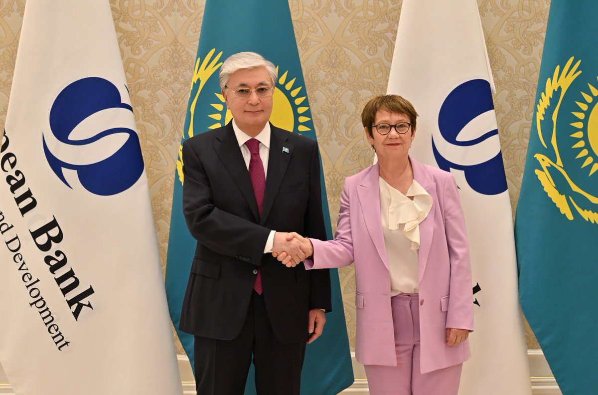 aqorda_press's tweet image. President @TokayevKZ met with @EBRD President @OdileRenaud to deepen bilateral cooperation.

Kassym-Jomart Tokayev thanked the #EBRD for advancing Kazakhstan’s banking sector — from modernizing legislation to promoting fintech &amp;amp; global standards.

Odile Renaud-Basso shared…