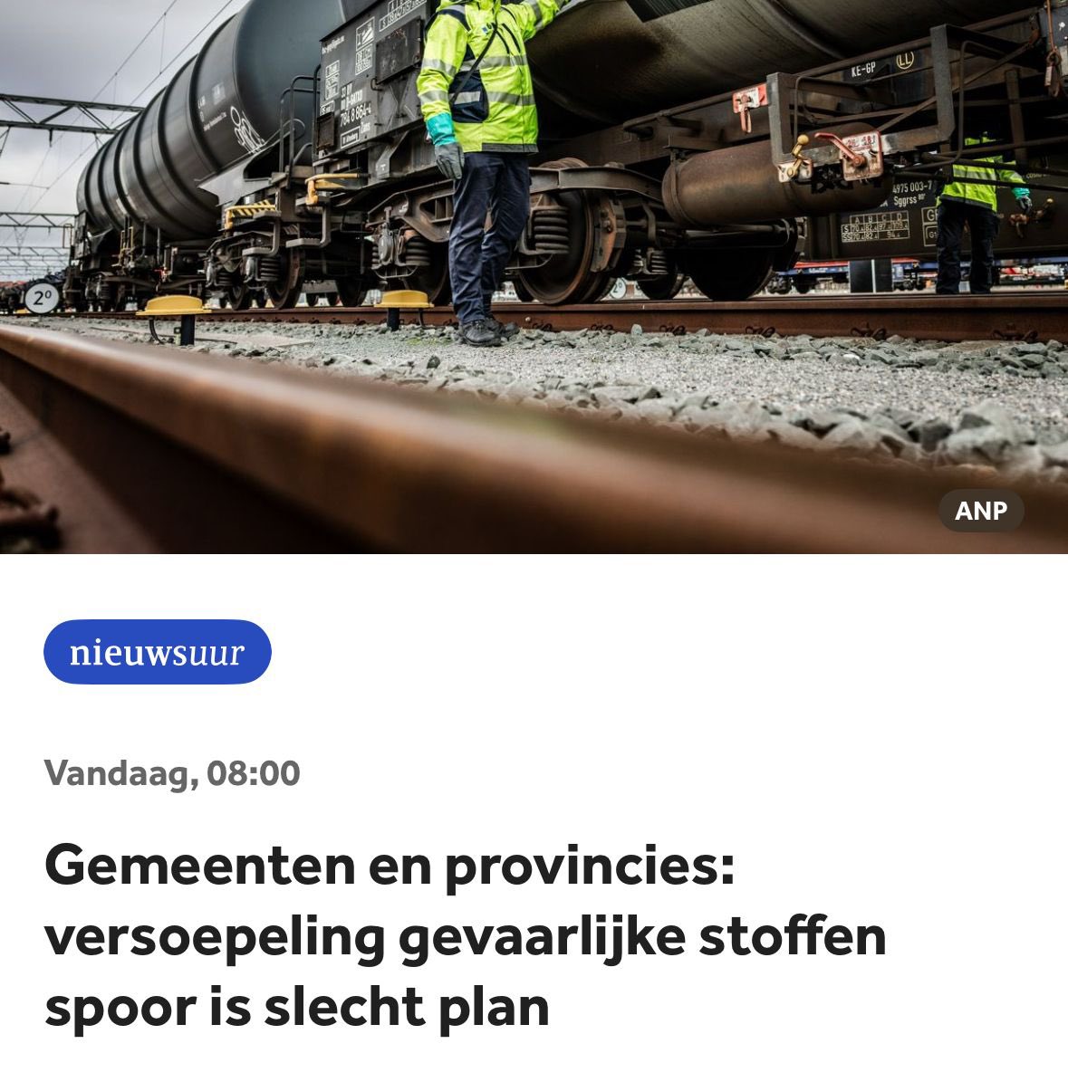 MpanzuBamenga's tweet image. Kamer verenigd in kritiek op @stasIenW over spoorgoederenvervoer. Mensen maken zich terecht zorgen over de veiligheid van het vervoer van gevaarlijke stoffen over het spoor. De regels zomaar versoepelen is onverantwoord. Terug naar de tekentafel voor een veilige oplossing!