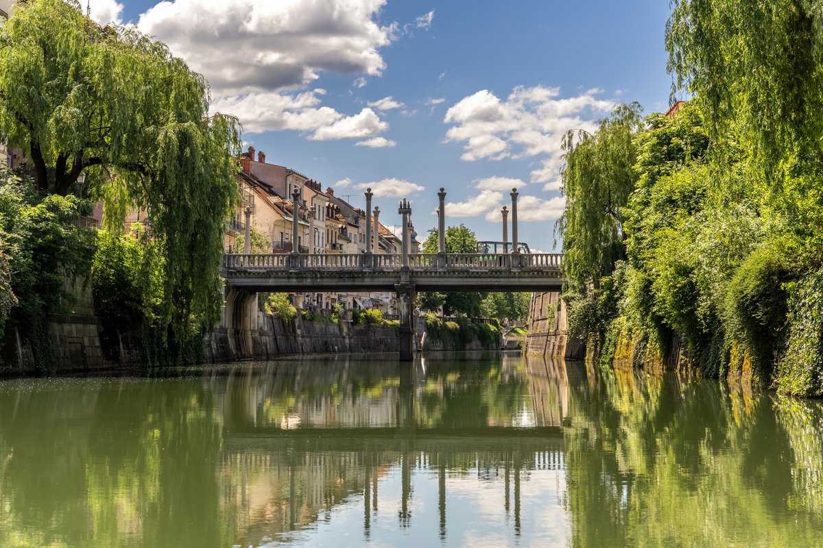<a href="/ebdestinations/">European Best Destinations</a> has ranked Ljubljana as the number one European destination to visit in spring! 🌿 'The capital of Slovenia is a dream for travellers from all over the world'

👉 visitljubljana.com/en/media/news/…

#visitljubljana #ljubljana

📸 Andrej Tarfila